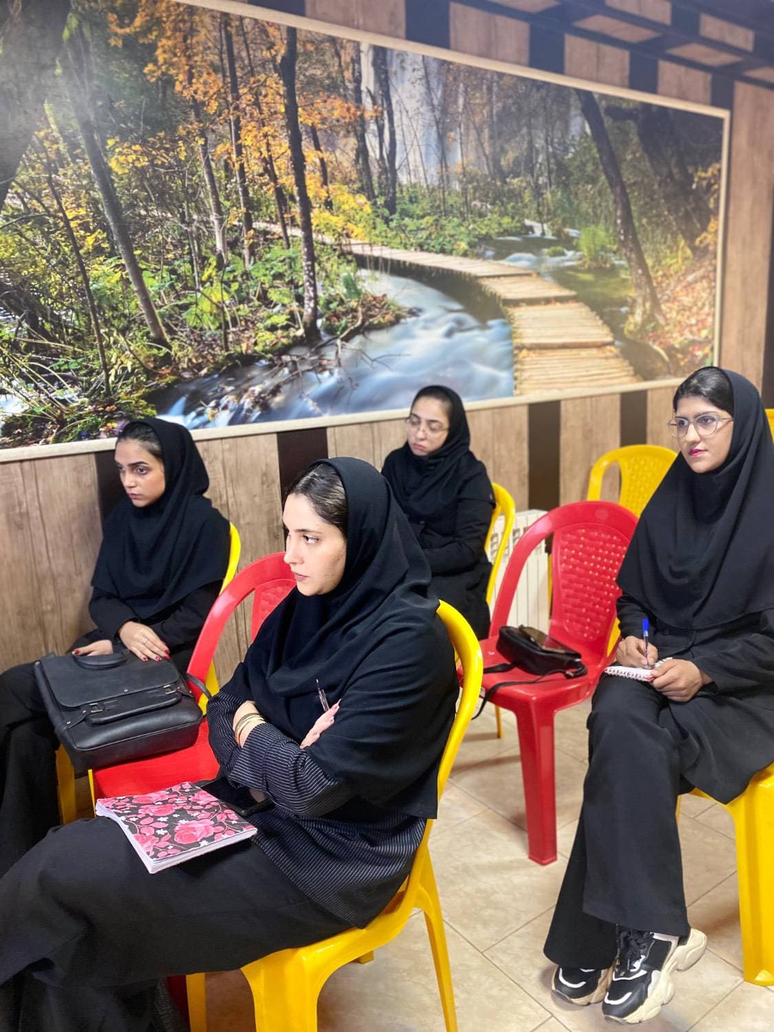 دوره آموزشی ارتقا توانمندی معلمان و اهدا گواهینامه آموزشی به معلمان